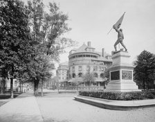 Jasper Monument and the De Soto Hotel, Savannah, Ga., c.between 1910 and 1920. Creator: Unknown.