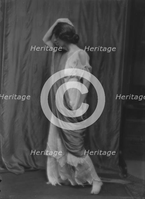 Morton, Isabella, Miss, 1913 Feb. 5. Creator: Arnold Genthe.