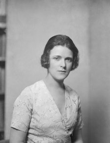 Cross, Viola, Mrs., portrait photograph, between 1921 and 1923. Creator: Arnold Genthe.