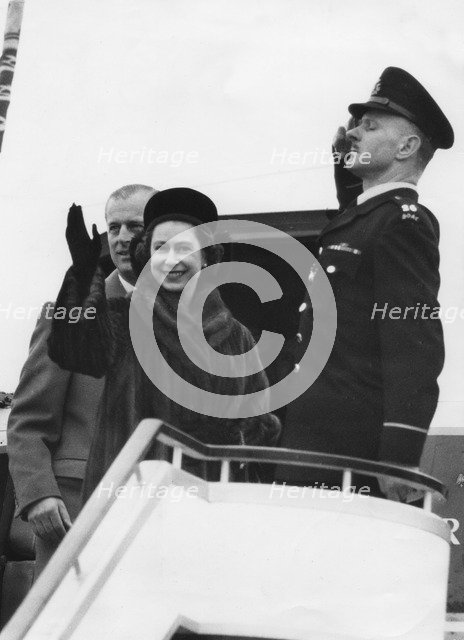 Queen Elizabeth II leaving London Airport for her tour of Fiji, New Zealand and Australia, 1963. Artist: Unknown