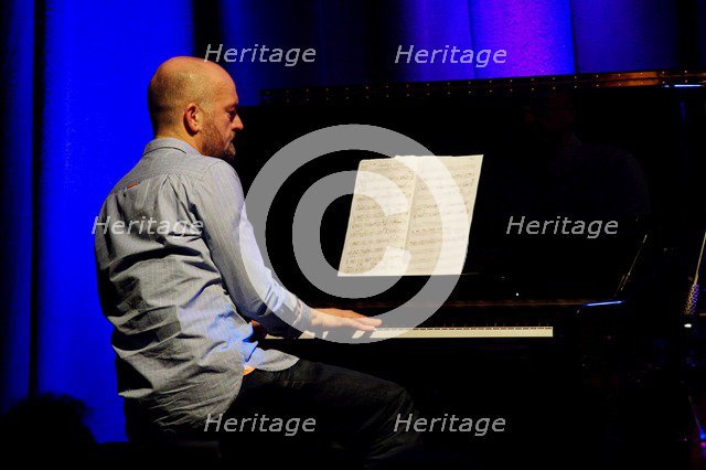 Liam Noble, Ropetackle Arts Centre, Shoreham, West Sussex, Jan 2016. Artist: Brian O'Connor.