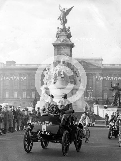 1902 Albion dog - cart on 1954 London to Brighton run, Ken Wharton. Creator: Unknown.