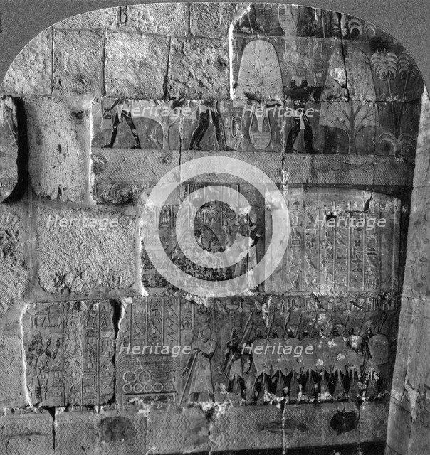 'Queen Makere's expedition to East Africa - reliefs carved at Der-el-Bahri, Thebes, Egypt', 1905.Artist: Underwood & Underwood