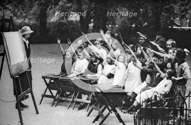Open air class in Lincoln's Inn Fields, London, 1926-1927. Artist: Unknown