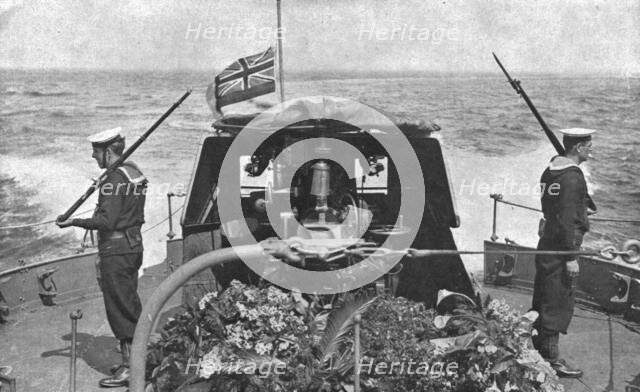 'Les Cendres de Miss Cavell; Le cercueil fleuri de miss Cavell a bord du contre-torpilleur..., 1919. Creator: Unknown.