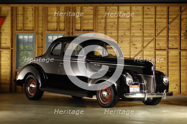 Ford Deluxe customised 1940. Artist: Simon Clay.