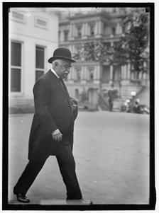 Man At White House, Washington, D.C., between 1911 and 1920. Creator: Harris & Ewing.