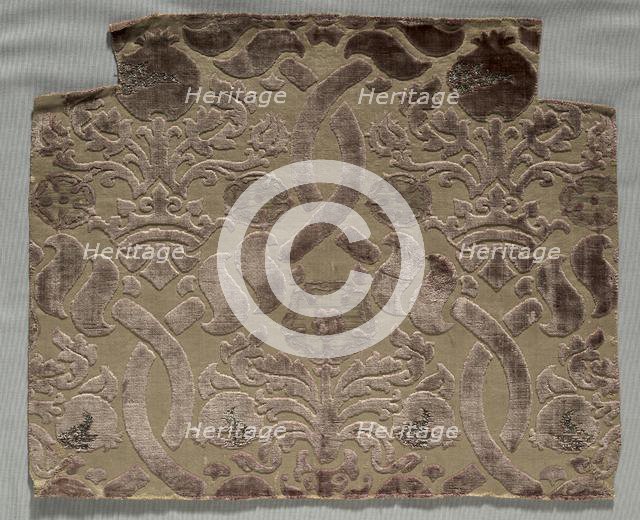Velvet Fragment, 1500s. Creator: Unknown.