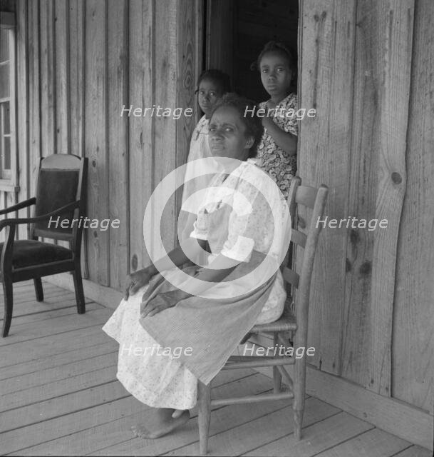 Wife of tenant farmer with two of her six children..., Chatham County, North Carolina, 1939. Creator: Dorothea Lange.