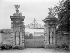 Gateway at Thorpe Hall, Longthorpe, Peterborough, Cambridgeshire, 1928. Artist: Nathaniel Lloyd