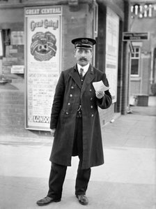 Station Master, Finmere Station, Oxfordshire, 1904. Artist: Alfred Newton & Sons.