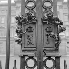 Gates of Buckingham Palace, Westminster, London, 1945-1980. Artist: Eric de Maré