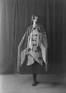Miss Lindahl, portrait photograph, 1918 Mar. 26. Creator: Arnold Genthe.