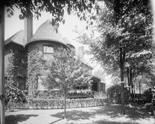 Residence of Mr. William Robbins, Walkerville, Ont., between 1905 and 1915. Creator: Unknown.