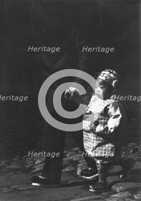 A Chinese boy, Chinatown, San Francisco, between 1896 and 1906. Creator: Arnold Genthe.