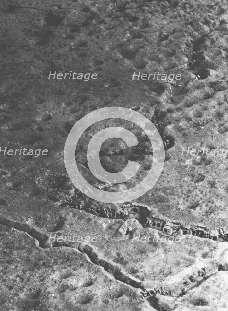 'Devant Vermandovillers; La bataille vue d'un aeroplane a 200 metres de hauteur', 1916. Creator: Unknown.