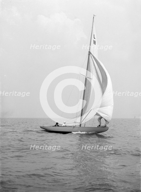 'Peterkin' running downwind with spinnaker, 1914. Creator: Kirk & Sons of Cowes.