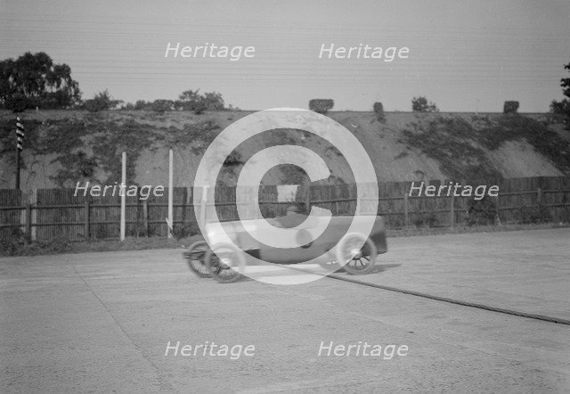 HE 14/40 driven by RJ Sully, Brooklands. Artist: Bill Brunell.