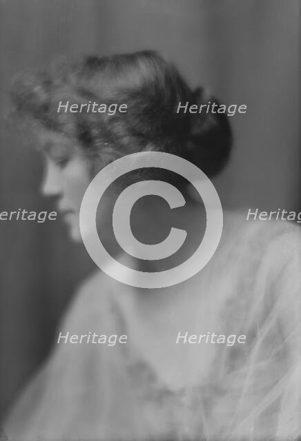 Cushman, Clarina, Miss, portrait photograph, 1914 Apr. 10. Creator: Arnold Genthe.