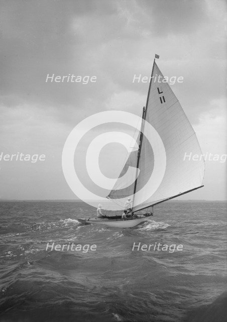 The 6 Metre 'Womba II' running downwind, 1913. Creator: Kirk & Sons of Cowes.