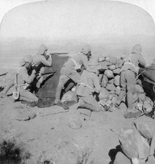 Troops defending New Zealand Hill, Slingersfontein, South Africa, 25th January 1900.Artist: Underwood & Underwood