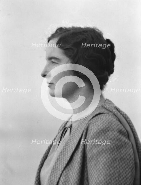 McMahon, Florence, Miss, portrait photograph, 1928 June. Creator: Arnold Genthe.