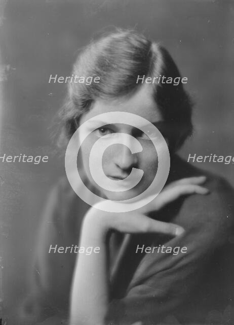 Wood, Peggy, Miss, portrait photograph, 1917 Aug. 27. Creator: Arnold Genthe.