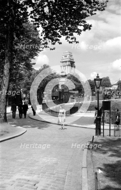 Cobbled street in front of the Port of London Authority, c1945-c1965. Artist: SW Rawlings