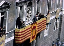 The President of the Generalitat, Josep Tarradellas on the balcony in the Plaza Sant Jaume in the…