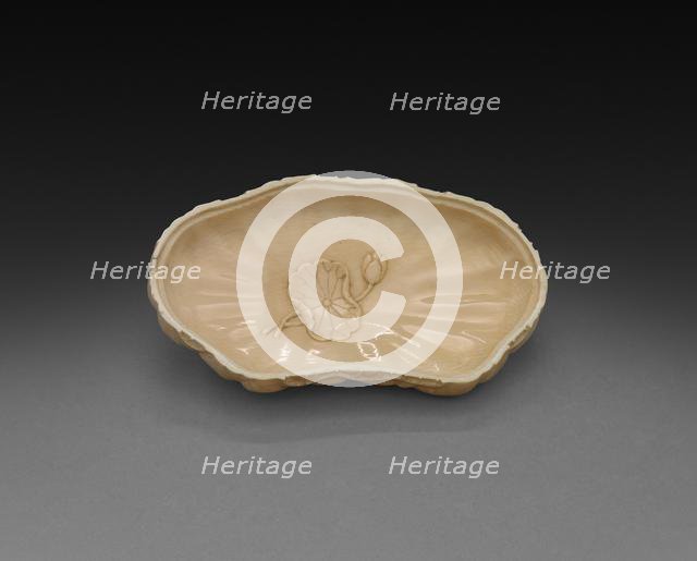 Box in Form of Lotus Leaf (lid), 1700s. Creator: Unknown.