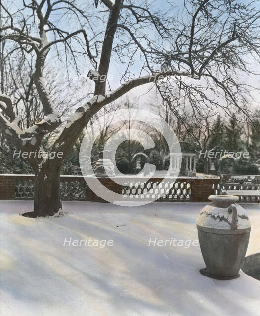 "Quiet Corner," John Wesley Baxter house, Dublin and Hill Roads, Greenwich, Connecticut, 1920. Creator: Frances Benjamin Johnston.