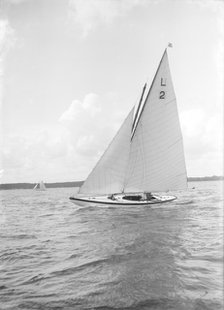 The 6 Metre Cynthia sailing upwind, 1912. Creator: Kirk & Sons of Cowes.