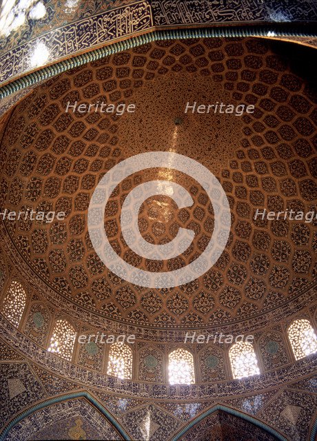 Detail of the interior of the mosque of Sheikh Lotfollah dome in the city of Isfahan, Iran.