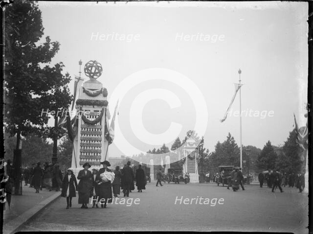 The Mall, City of Westminster, London, 1919. Creator: Katherine Jean Macfee.