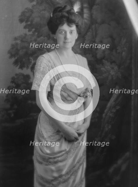 Birmingham, Lillian, Miss, portrait photograph, 1913 July 10. Creator: Arnold Genthe.