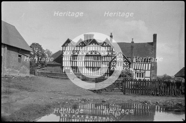 Middle Beanhall Farm, Church Road, Bradley Green, Feckenham, Redditch, Worcestershire, c1920. Creator: Marjory L Wight.