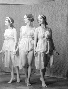 Anna Duncan and dancers, between 1911 and 1942. Creator: Arnold Genthe.