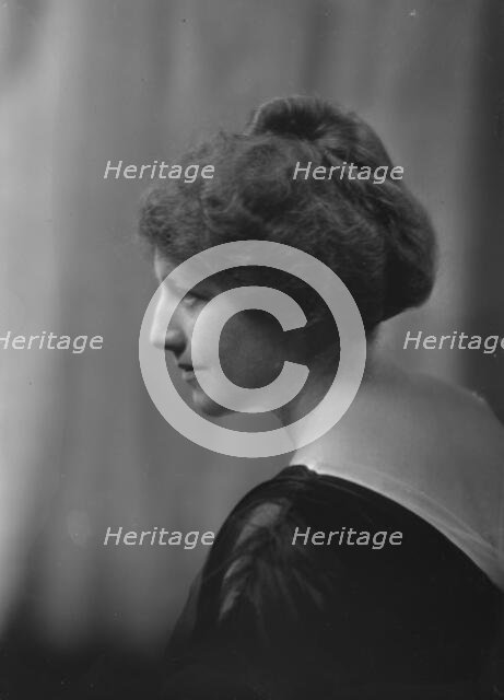 Miss Rachel Harris, portrait photograph, 1919 Mar. 3. Creator: Arnold Genthe.