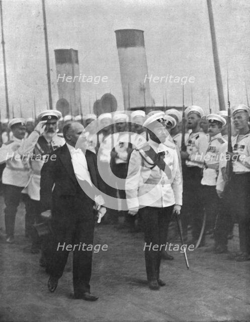 ''Le President de la Republique en Russie; La revue des Marins de la Garde a Peterhof', 1914. Creator: Unknown.