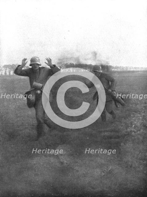 'Notre Artillerie d'Assaut; La Replique de Foch: Au Sud-ouest de Soissons; "Kamarad !"..., 1918. Creator: Unknown.