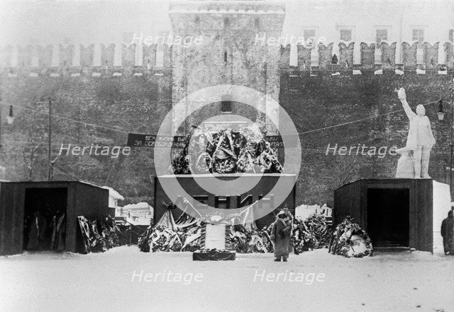 The first temporary Lenin Mausoleum, 1924.