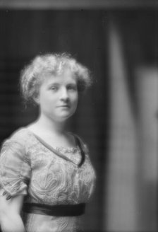 Unidentified woman, possibly Miss Oaks or Mrs. K. Kitchen, portrait photograph, ca. 1912. Creator: Arnold Genthe.