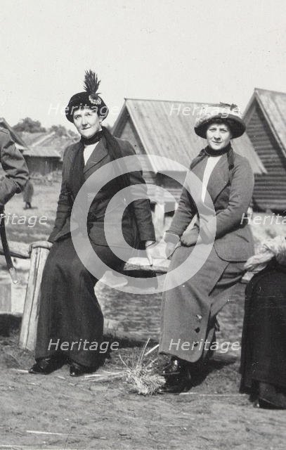 Maria Evgenyevna Golovina, secretary of Rasputin (right) and Julia Alexandrovna Den, 1912-1913. Artist: Anonymous  