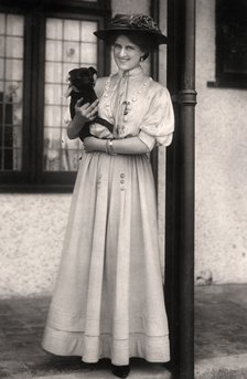 Zena Dare (1887-1975), English actress, early 20th century.Artist: Foulsham and Banfield
