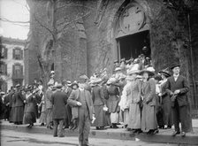 All Soul's Church, Unitarian, 14th And L Streets, N.W. Easter Crowds, 1911. Creator: Harris & Ewing.