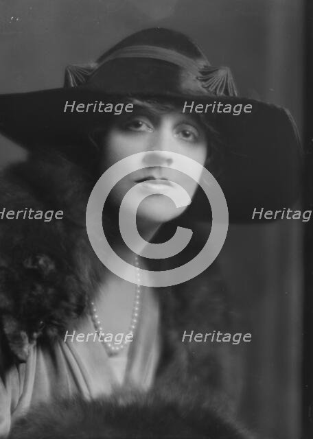 Cowl, Jane, Miss, portrait photograph, 1914 Dec. 30. Creator: Arnold Genthe.