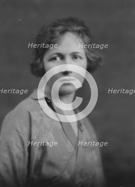 Pierson, Miss, portrait photograph, 1917 May 31. Creator: Arnold Genthe.