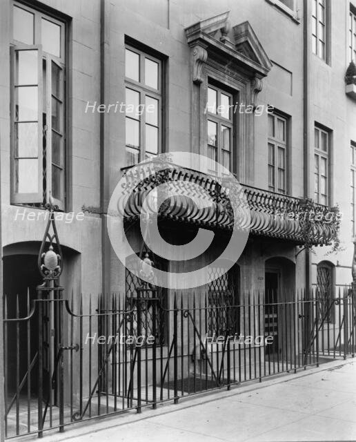 Charlotte Hunnewell Sorchan house, Turtle Bay Gardens, 228 East 49th Street, New York, 1920. Creator: Frances Benjamin Johnston.