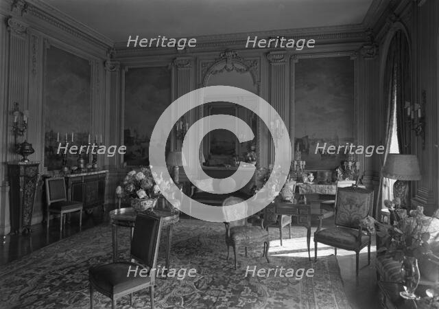 Mrs. George H. Warren, residence at 924 5th Ave., New York City, 1935. Creator: Gottscho-Schleisner, Inc.