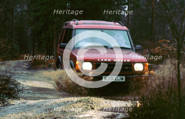2000 Land Rover Discovery TD5. Artist: Unknown.